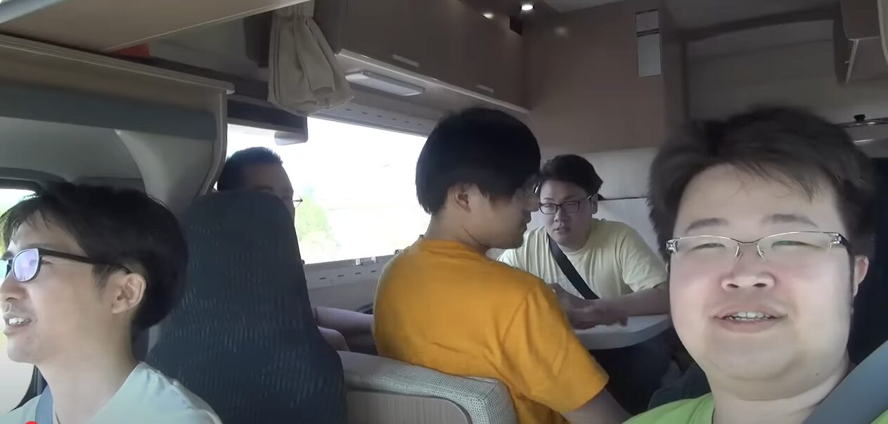 キャンピングカー横転事故の全貌とオタクたちのその後を解説